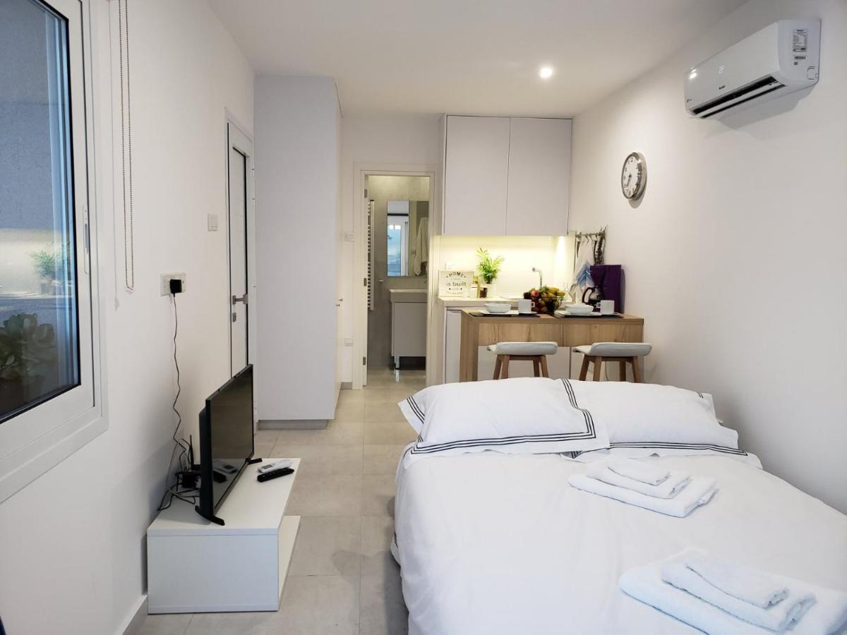 Modern & Cozy Studio W/ Backyard Near City Center Limasol Dış mekan fotoğraf